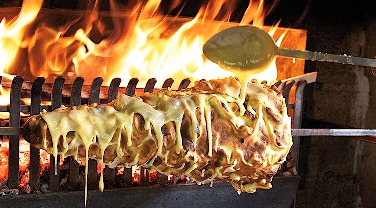 1500 COUPS DE POUCE - Le gâteau à la broche de Sia est simplement unique